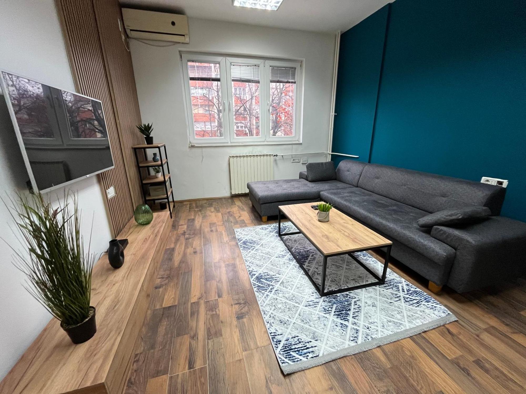 Central M - 5 Apartments Skopje Bagian luar foto