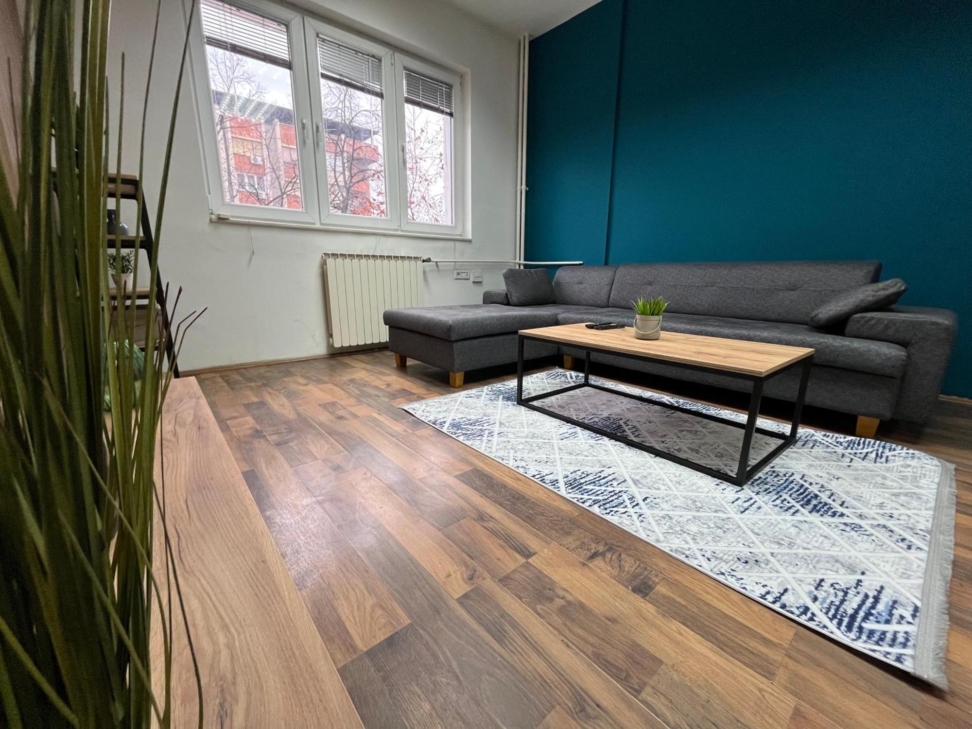 Central M - 5 Apartments Skopje Bagian luar foto