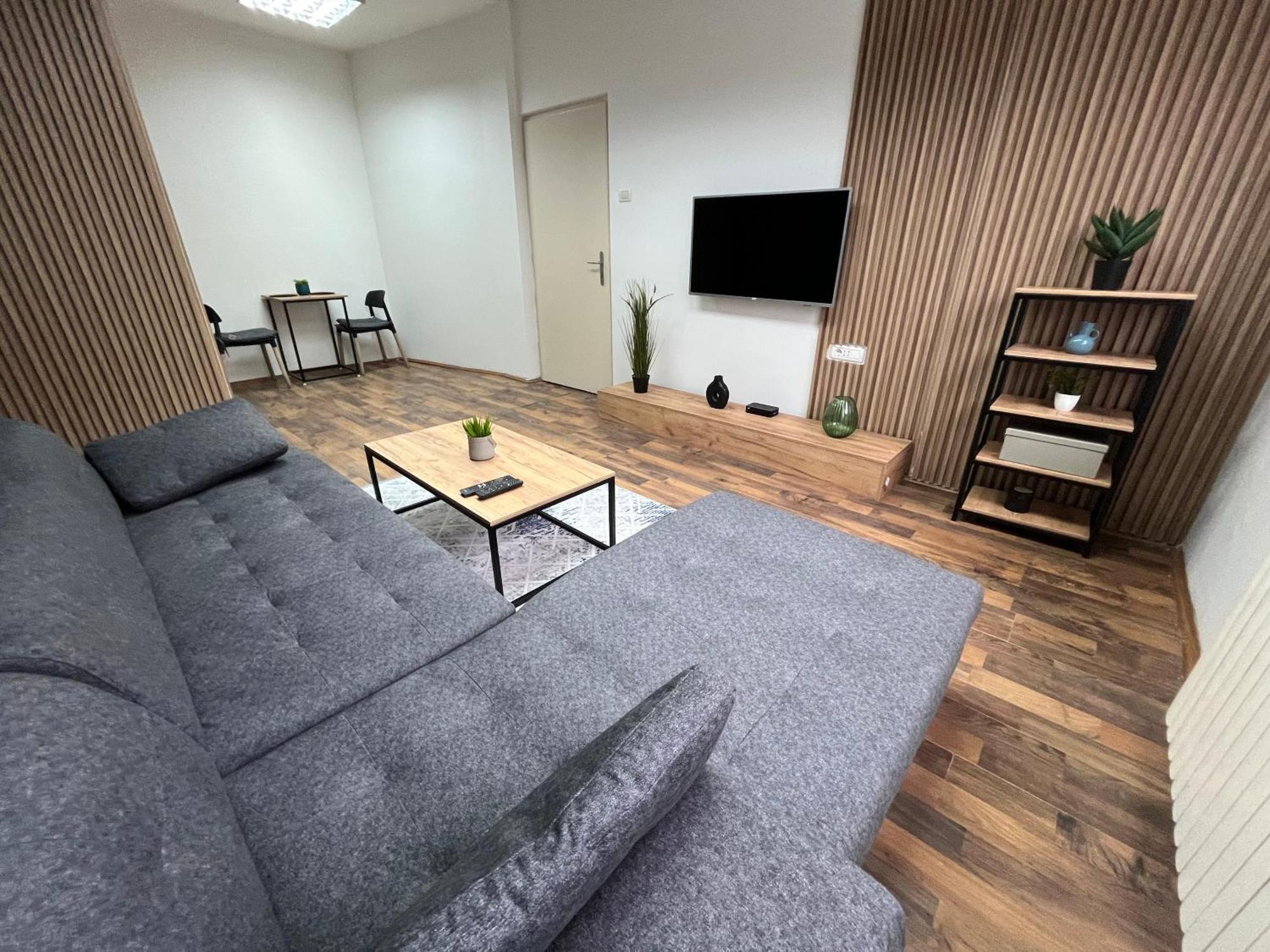 Central M - 5 Apartments Skopje Bagian luar foto