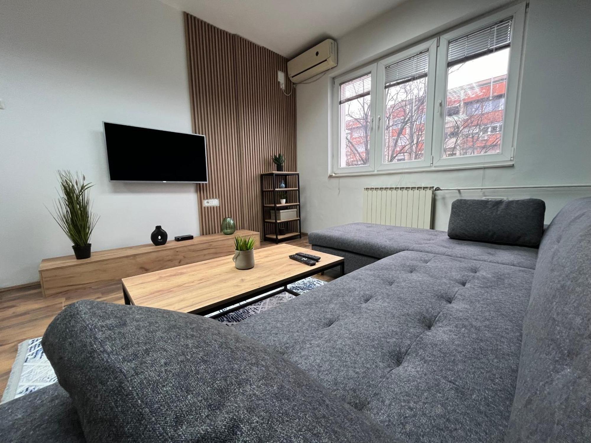 Central M - 5 Apartments Skopje Bagian luar foto