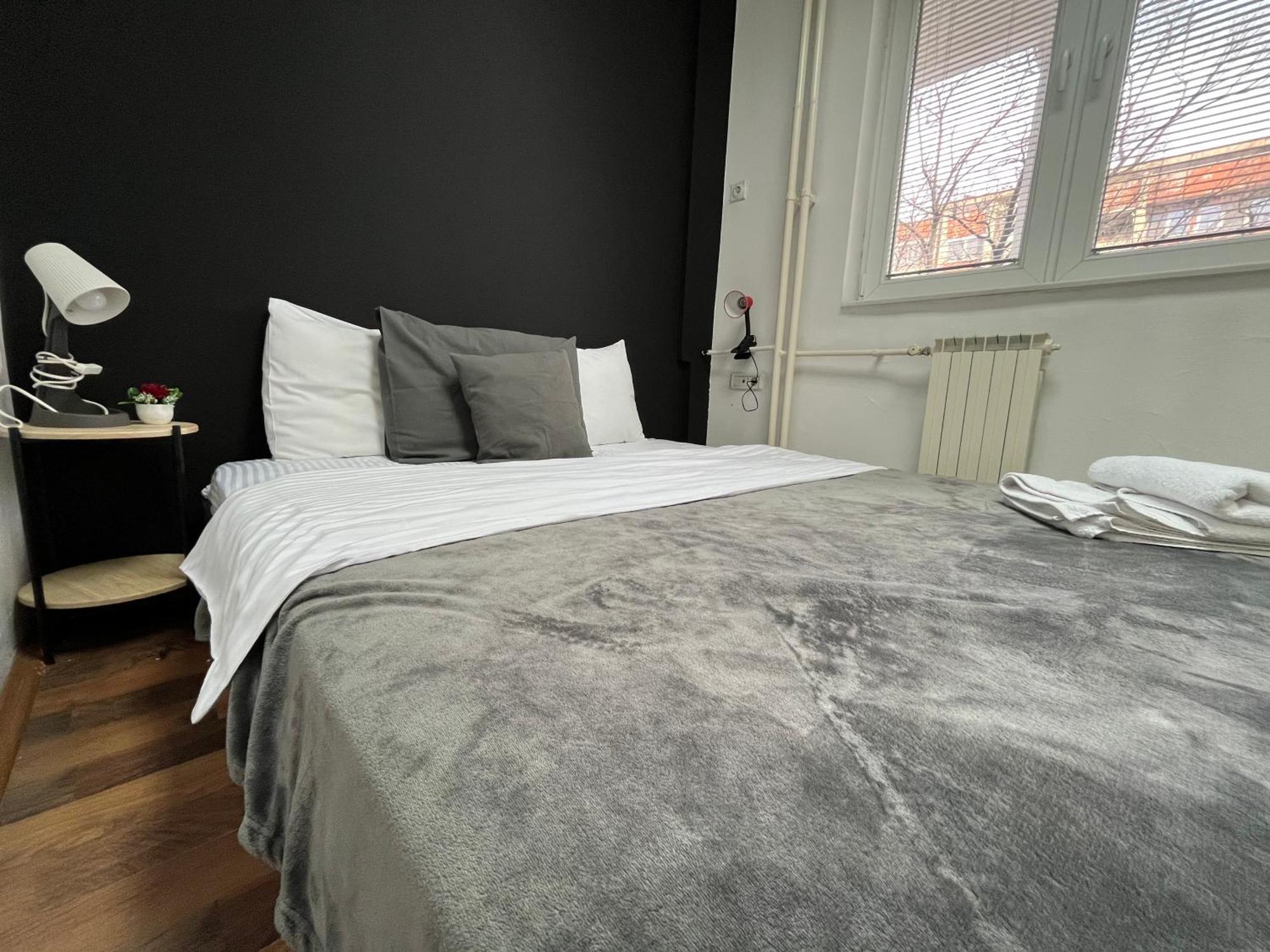 Central M - 5 Apartments Skopje Bagian luar foto