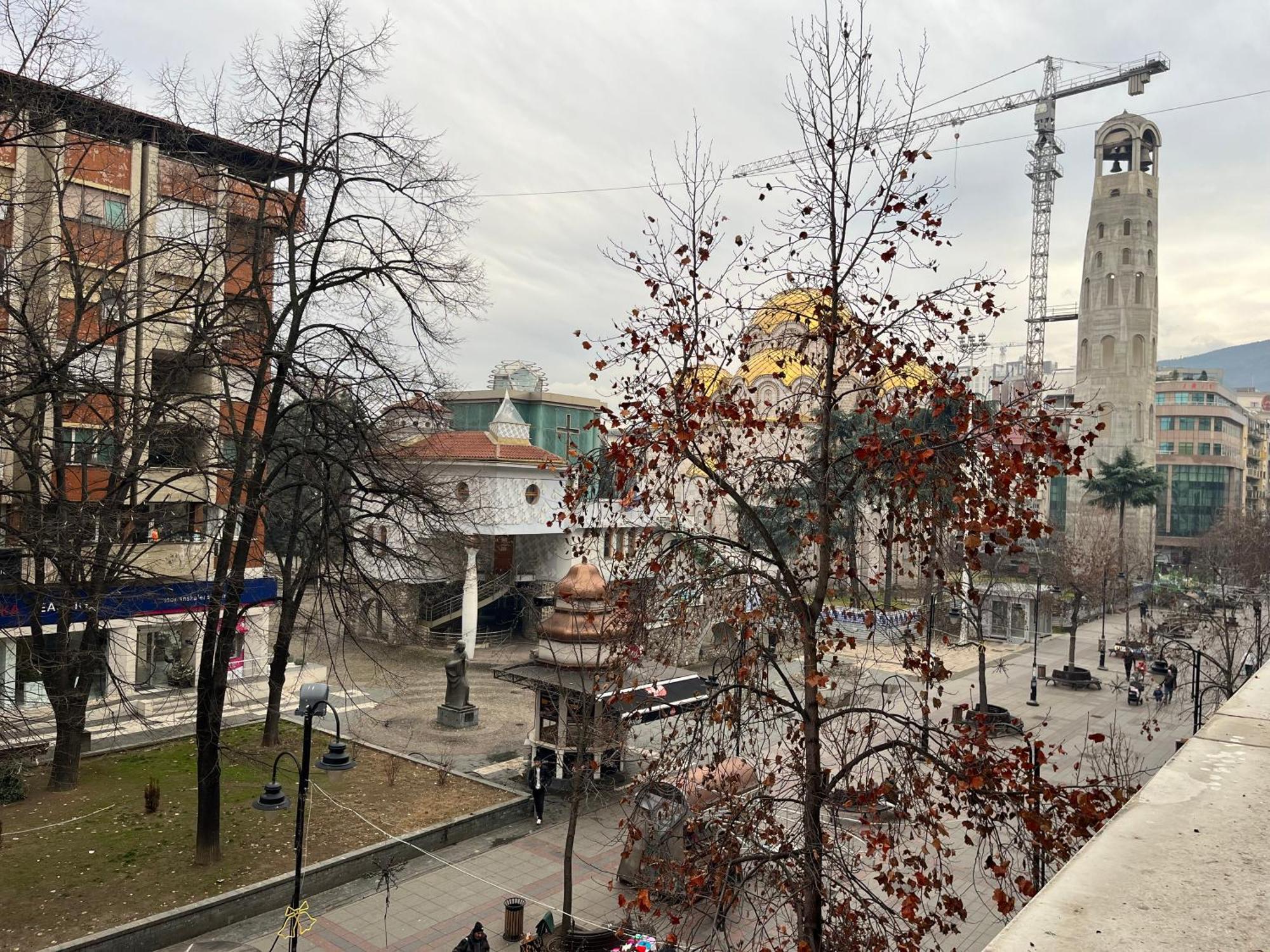 Central M - 5 Apartments Skopje Bagian luar foto