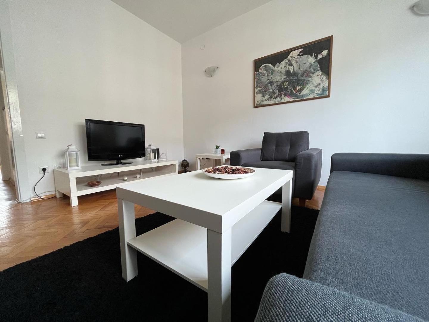 Central M - 5 Apartments Skopje Bagian luar foto
