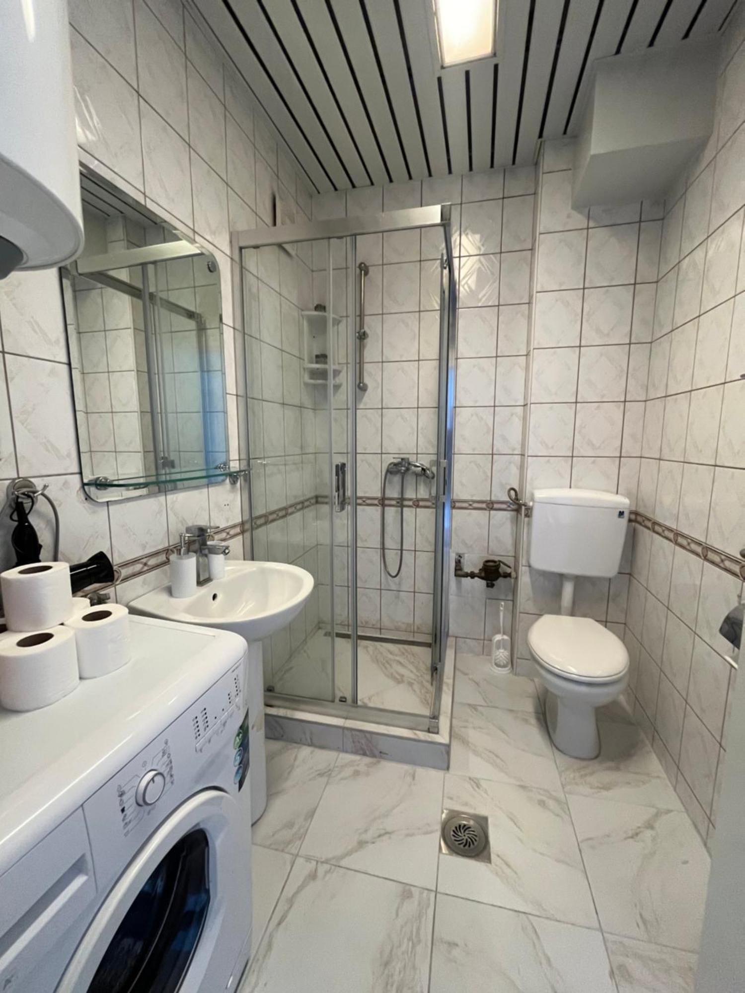 Central M - 5 Apartments Skopje Bagian luar foto