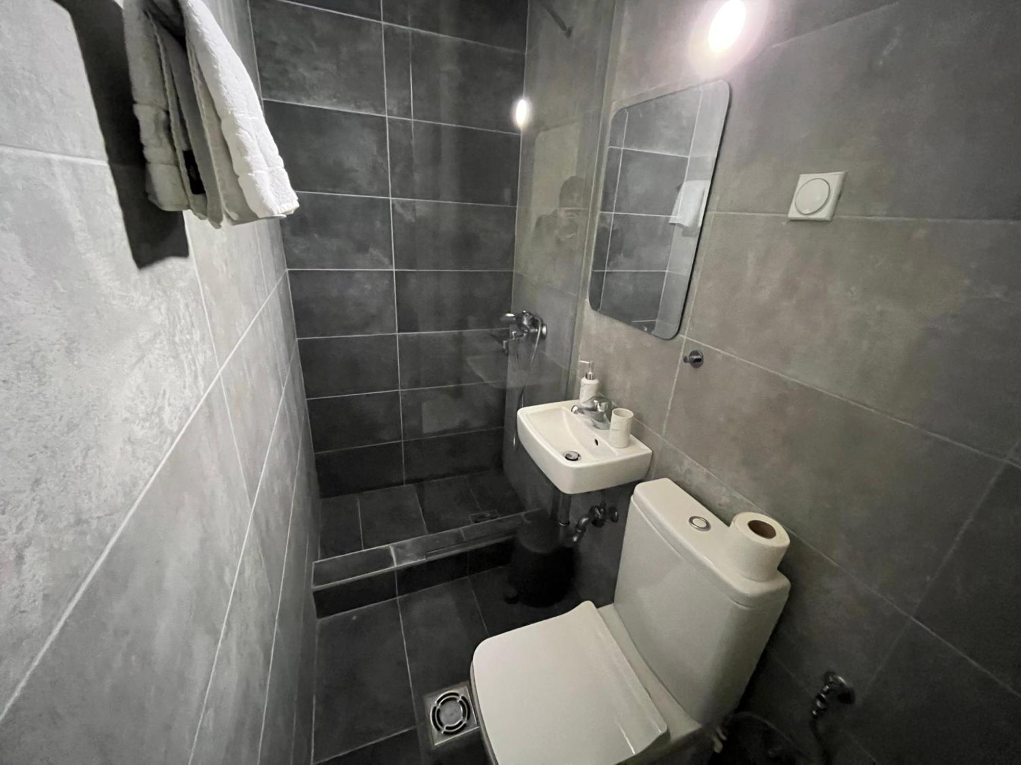 Central M - 5 Apartments Skopje Bagian luar foto