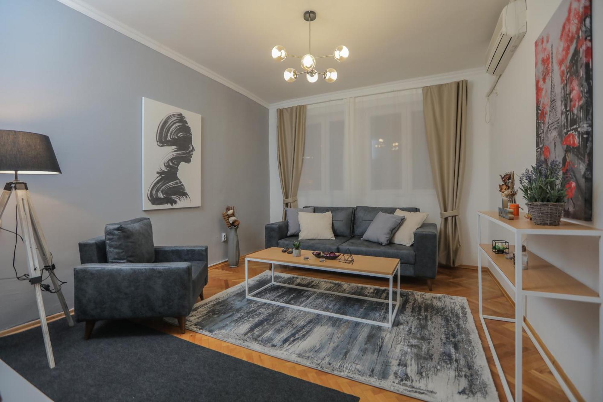 Central M - 5 Apartments Skopje Bagian luar foto