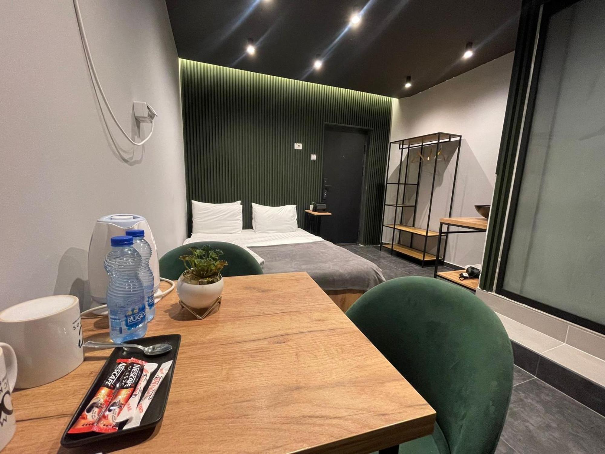 Central M - 5 Apartments Skopje Bagian luar foto