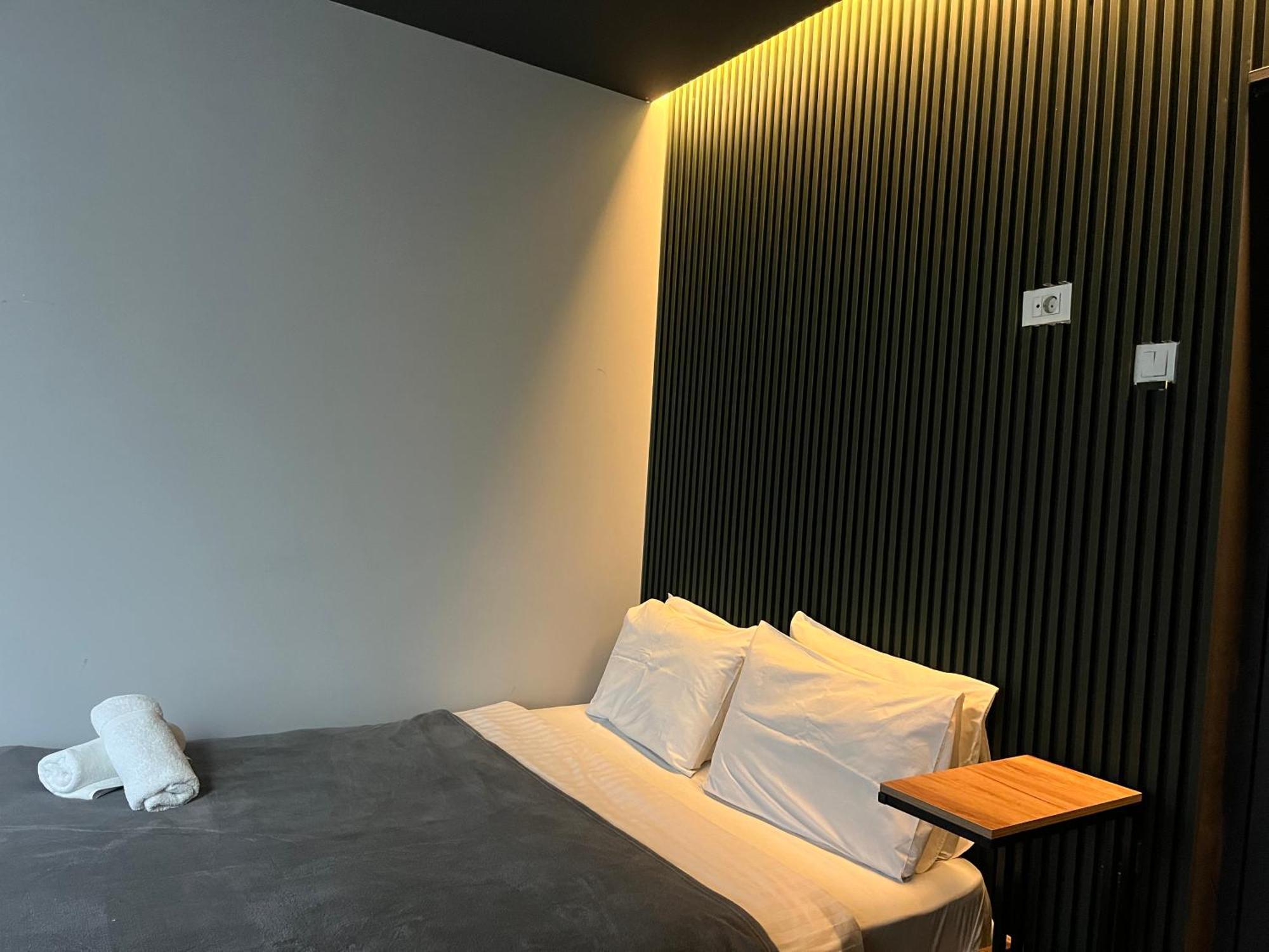 Central M - 5 Apartments Skopje Bagian luar foto